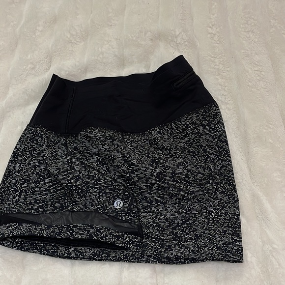 Lululemon shorts - Picture 6 of 6